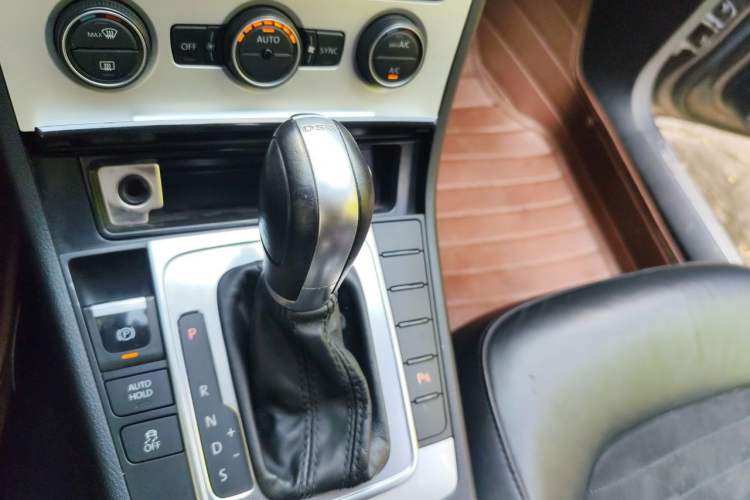 Used Volkswagen Magotan 2015 1.8TSI Luxury Model Gear Lever