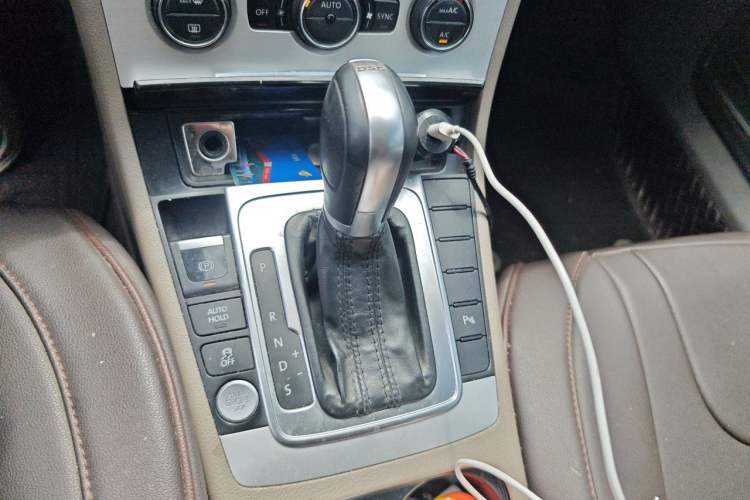 Used Volkswagen Magotan 2015 Facelift 1.8TSI Luxury Model Gear Lever