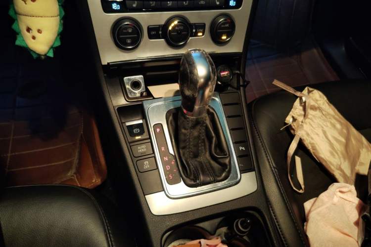 Used Volkswagen Magotan 2015 1.8TSI Luxury Model Gear Lever
