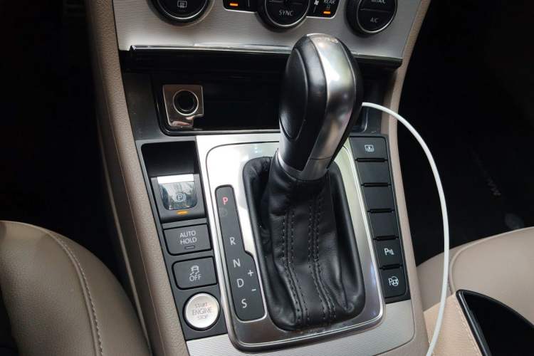 Used Volkswagen Magotan 2015 Revised Version 2.0 TSI Prestige Edition Gear Lever