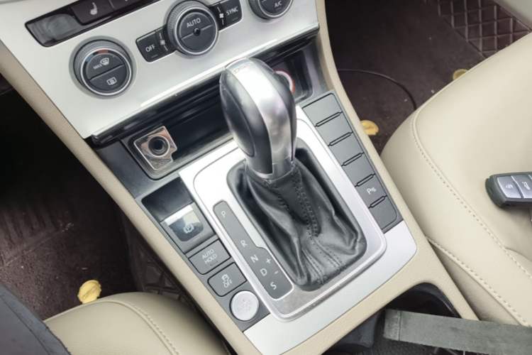 Used Volkswagen Magotan 2015 Facelift 1.8TSI Luxury Model Gear Lever