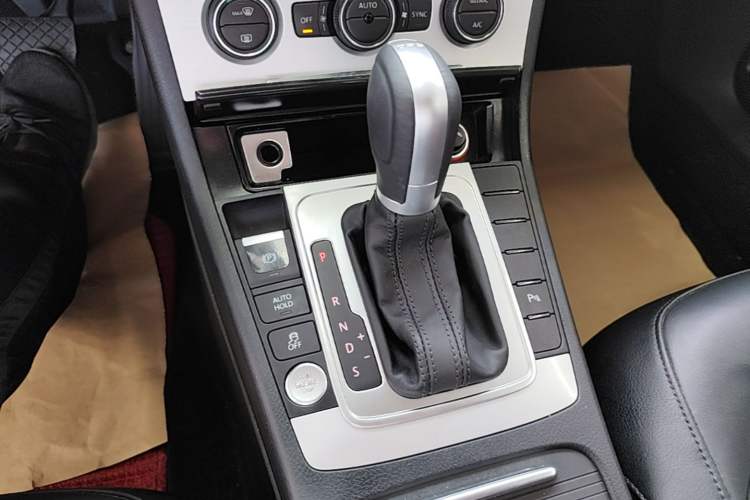 Used Volkswagen Magotan 2015 Facelift 1.8TSI Luxury Model Gear Lever