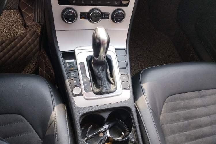 Used Volkswagen Magotan 2015 Revised Version 2.0 TSI Luxury Edition Gear Lever
