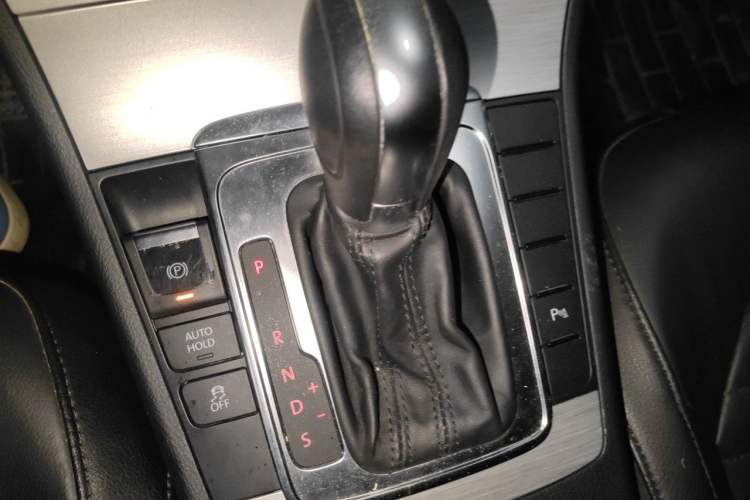 Used Volkswagen Magotan 2015 1.8TSI Advanced Model Gear Lever