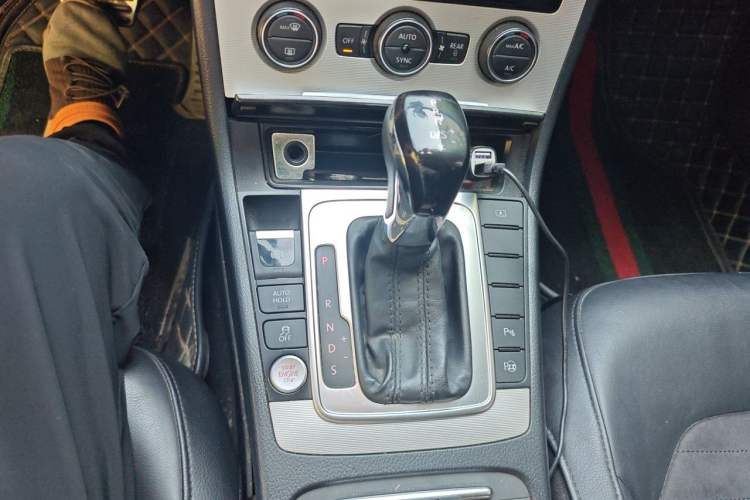 Used Volkswagen Magotan 2015 Revised 1.8TSI Prestige Version Gear Lever