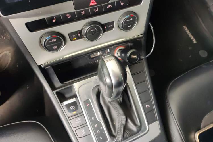 Used Volkswagen Magotan 2015 2.0 TSI Luxury Model Gear Lever