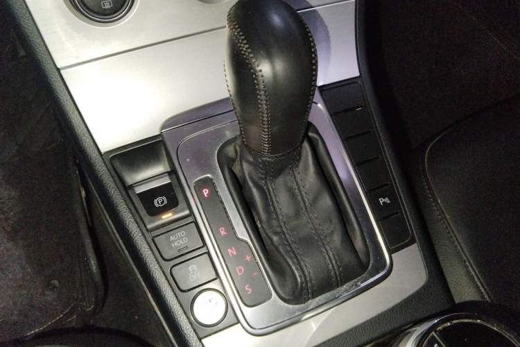 Used Volkswagen Magotan 2015 Revised Version 2.0 TSI Luxury Edition Gear Lever