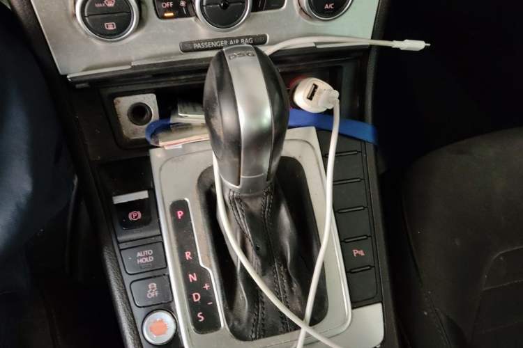 Used Volkswagen Magotan 2015 Travel Edition 2.0 TSI Comfort Version Gear Lever