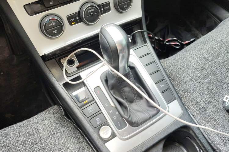 Used Volkswagen Magotan 2015 Revised Version 2.0 TSI Luxury Edition Gear Lever