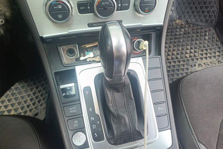 Used Volkswagen Magotan 2015 Travel Edition 2.0 TSI Comfort Version Gear Lever