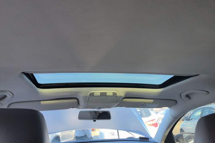 Used Volkswagen Magotan 2015 1.8TSI Luxury Model Headliner