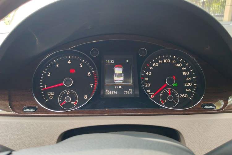 Used Volkswagen Magotan 2015 Revised Version 2.0 TSI Prestige Edition Instrument Cluster