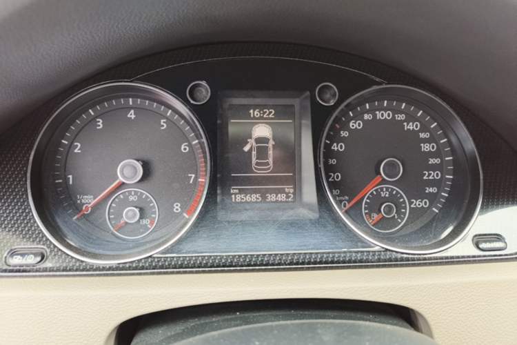 Used Volkswagen Magotan 2015 Facelift 1.8TSI Luxury Model Instrument Cluster