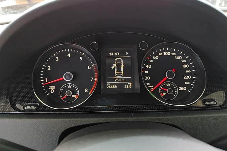 Used Volkswagen Magotan 2015 Facelift 1.8TSI Luxury Model Instrument Cluster