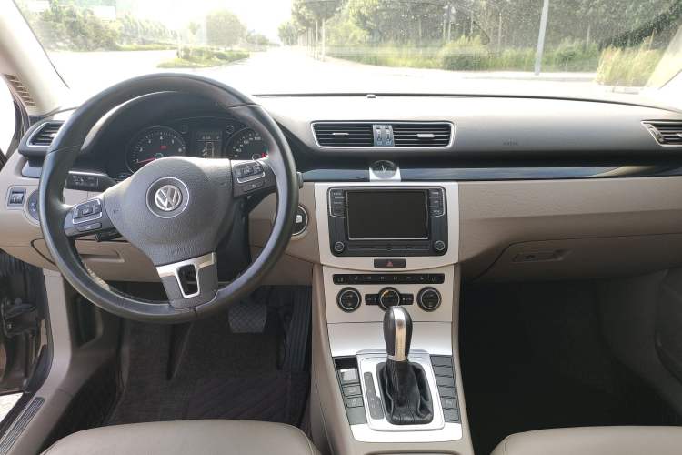 Used Volkswagen Magotan 2015 1.8TSI Luxury Model Interior 1