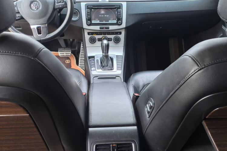 Used Volkswagen Magotan 2015 Revised 1.8TSI Prestige Version Interior 3