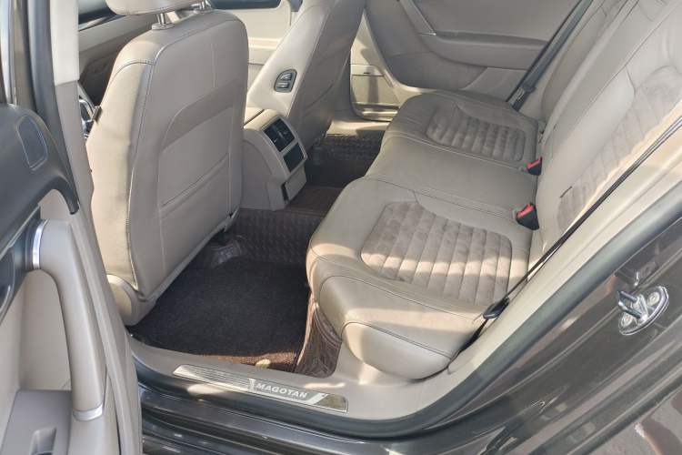 Used Volkswagen Magotan 2015 1.8TSI Luxury Model Interior 3