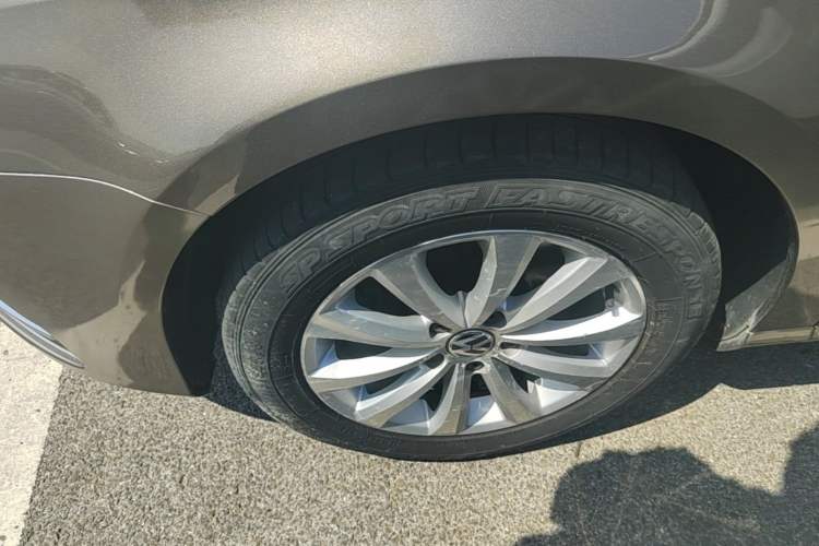 Used Volkswagen Magotan 2015 Facelift 1.8TSI Luxury Model Left Front Wheel Hub