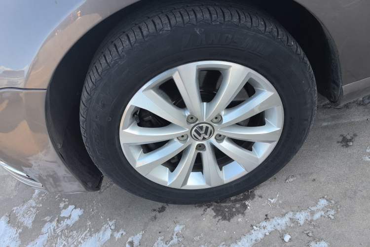 Used Volkswagen Magotan 2015 1.8TSI Luxury Model Left Front Wheel Hub
