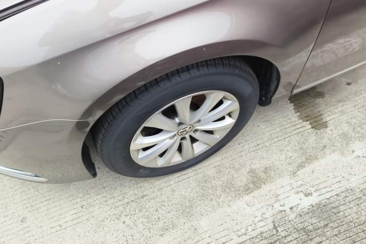 Used Volkswagen Magotan 2015 Facelift 1.8TSI Luxury Model Left Front Wheel Hub