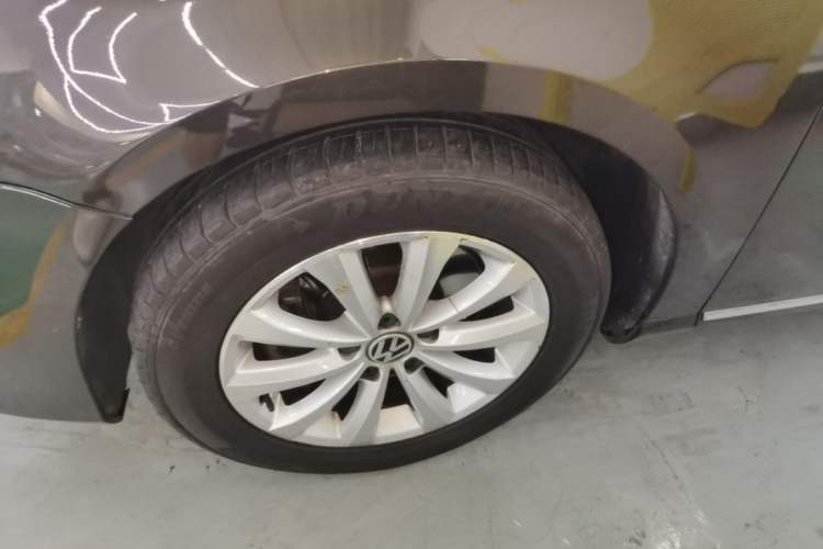 Used Volkswagen Magotan 2015 Facelift 1.8TSI Luxury Model Left Front Wheel Hub