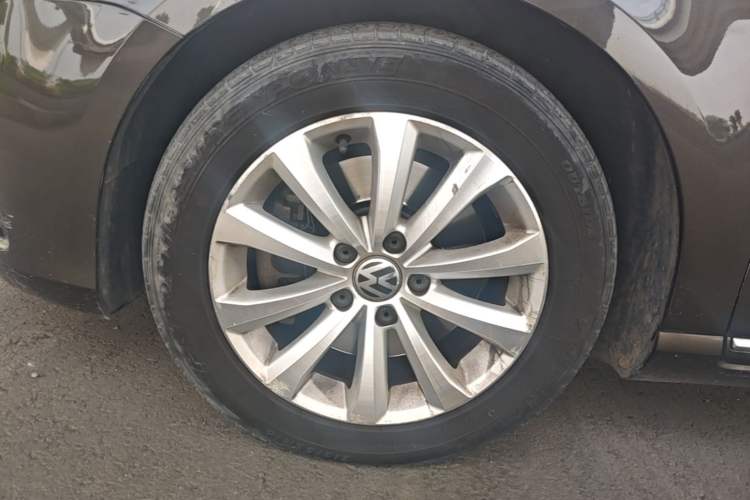 Used Volkswagen Magotan 2015 1.8TSI Advanced Model Left Front Wheel Hub