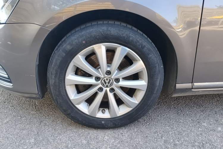 Used Volkswagen Magotan 2015 1.8TSI Luxury Model Left Front Wheel Hub