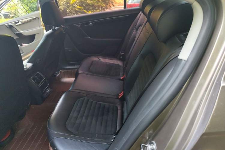 Used Volkswagen Magotan 2015 1.8TSI Luxury Model Left Rear Seat