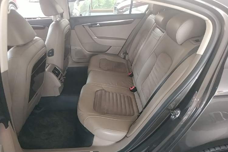 Used Volkswagen Magotan 2015 2.0 TSI Prestige Model Left Rear Seat