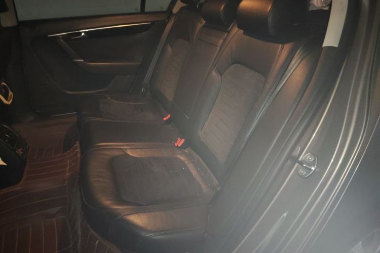 Used Volkswagen Magotan 2015 1.8TSI Luxury Model Left Rear Seat