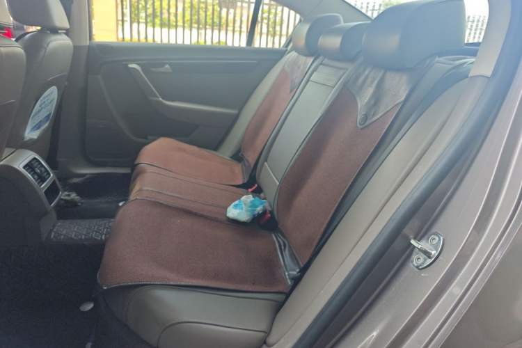 Used Volkswagen Magotan 2015 1.8TSI Luxury Model Left Rear Seat