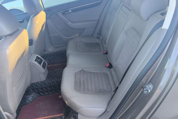 Used Volkswagen Magotan 2015 1.8TSI Luxury Model Left Rear Seat