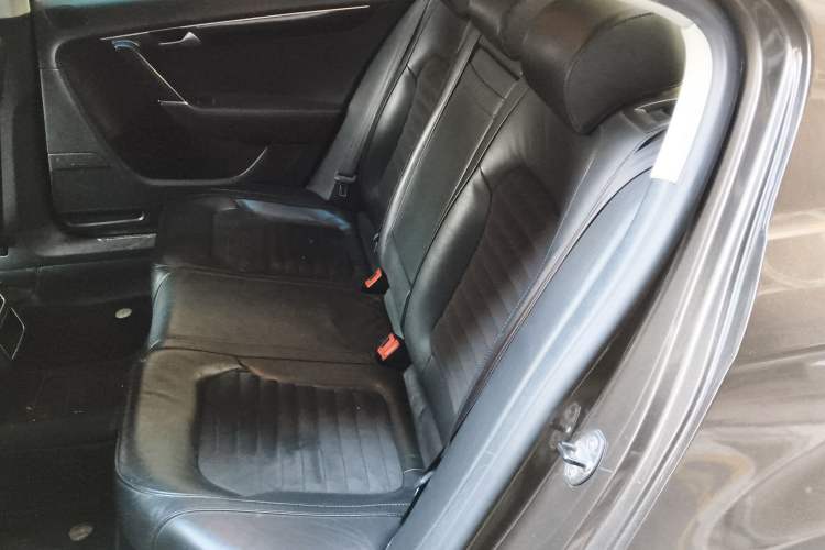 Used Volkswagen Magotan 2015 1.8TSI Luxury Model Left Rear Seat