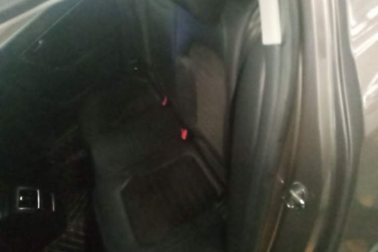 Used Volkswagen Magotan 2015 1.8TSI Luxury Model Left Rear Seat