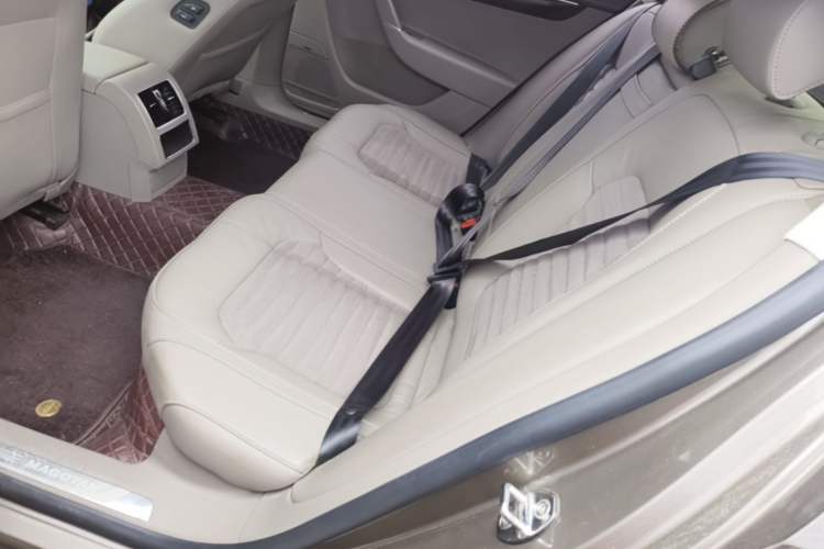 Used Volkswagen Magotan 2015 Facelift 1.8TSI Luxury Model Left Rear Seat