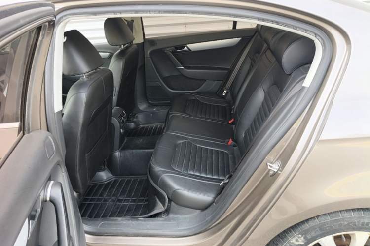Used Volkswagen Magotan 2015 1.8TSI Advanced Model Left Rear Seat