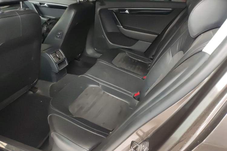 Used Volkswagen Magotan 2015 2.0 TSI Luxury Model Left Rear Seat