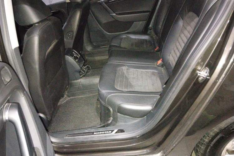 Used Volkswagen Magotan 2015 Revised Version 2.0 TSI Luxury Edition Left Rear Seat
