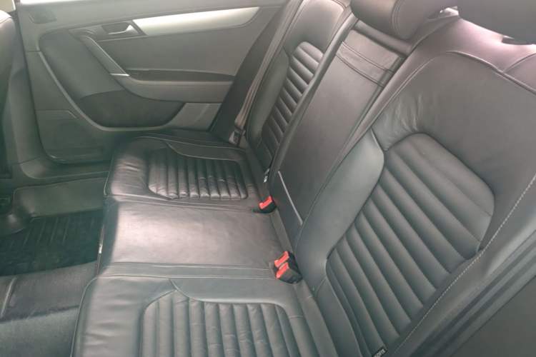 Used Volkswagen Magotan 2015 1.8TSI Advanced Model Left Rear Seat