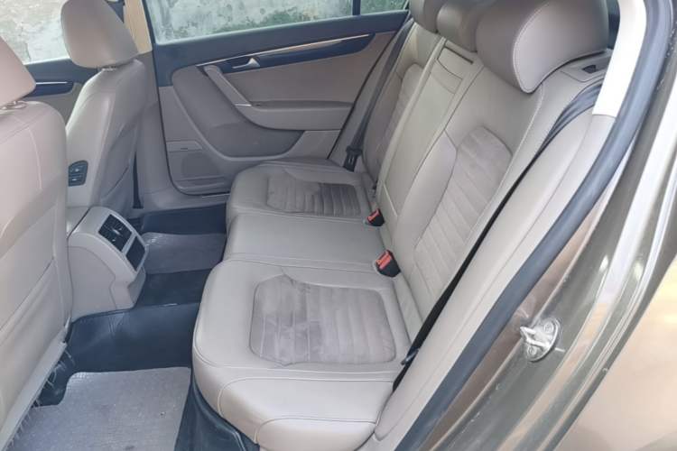 Used Volkswagen Magotan 2015 1.8TSI Luxury Model Left Rear Seat