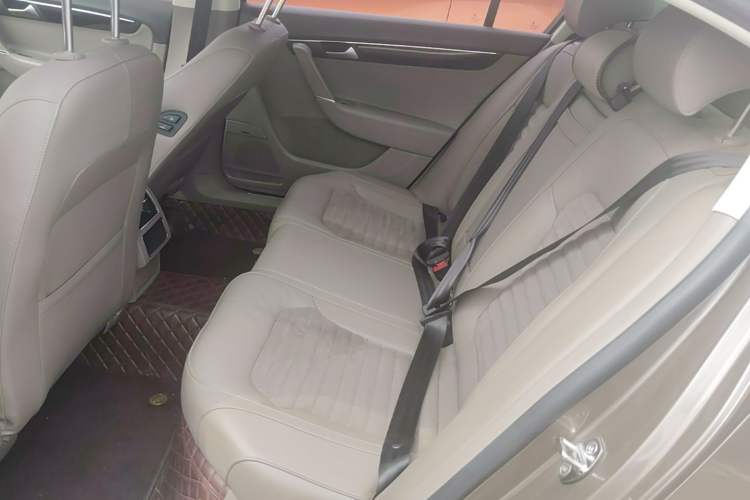 Used Volkswagen Magotan 2015 Facelift 1.8TSI Luxury Model Left Rear Seat