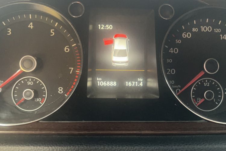 Used Volkswagen Magotan 2015 Revised 1.8TSI Prestige Version Odometer Close Up