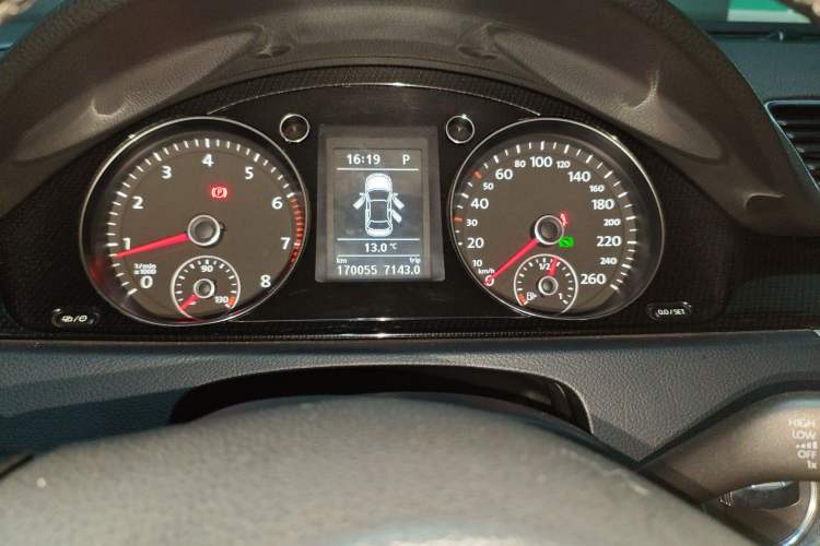 Used Volkswagen Magotan 2015 Revised Version 2.0 TSI Luxury Edition Odometer Close Up