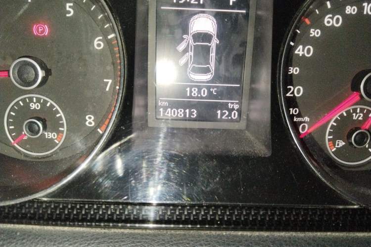 Used Volkswagen Magotan 2015 Revised Version 2.0 TSI Luxury Edition Odometer Close Up