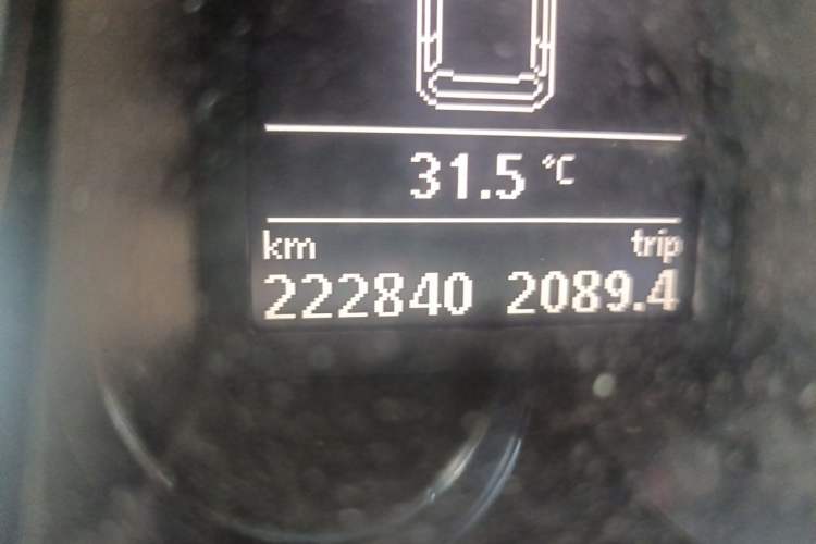 Used Volkswagen Magotan 2015 Travel Edition 2.0 TSI Comfort Version Odometer Close Up