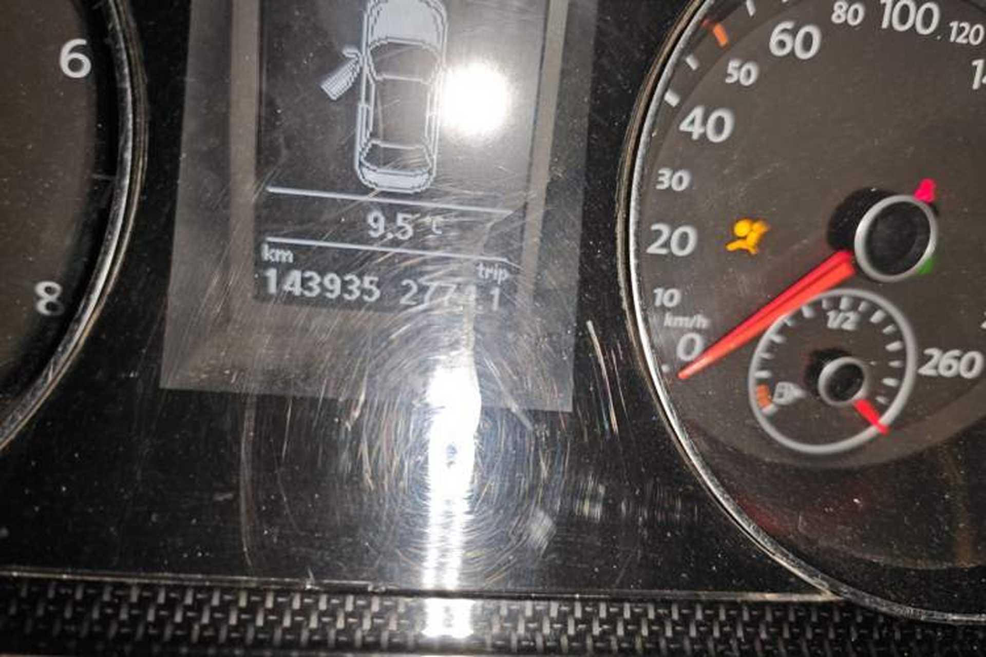 Used Volkswagen Magotan 2015 2.0 TSI Luxury Model Odometer Close Up