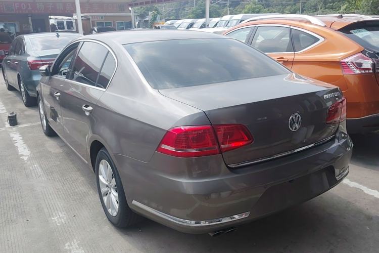 Used Volkswagen Magotan 2015 Facelift 1.8TSI Luxury Model Rear Left 45 Deg