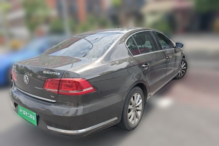 Used Volkswagen Magotan 2015 Facelift 1.8TSI Luxury Model Rear Right 45 Deg