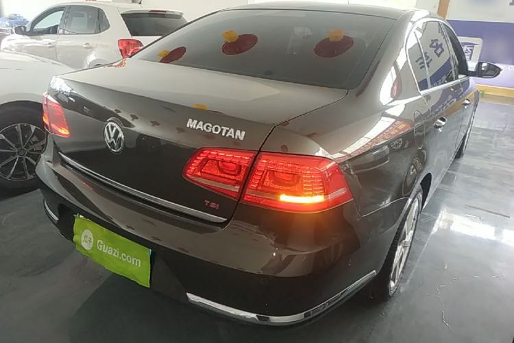 Used Volkswagen Magotan 2015 2.0 TSI Prestige Model Rear Right 45 Deg