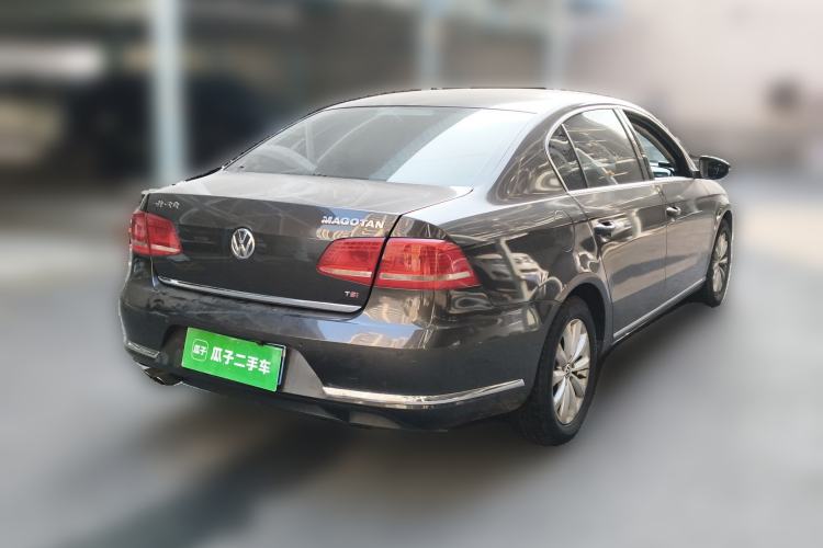 Used Volkswagen Magotan 2015 1.8TSI Luxury Model Rear Right 45 Deg
